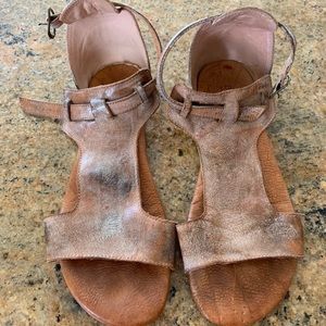 Flat leather sandals